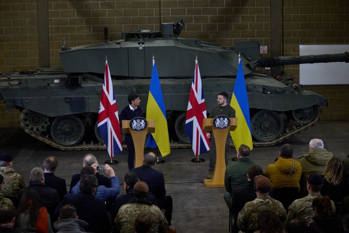 Україна і Велика Британія погодили постачання далекобійної зброї