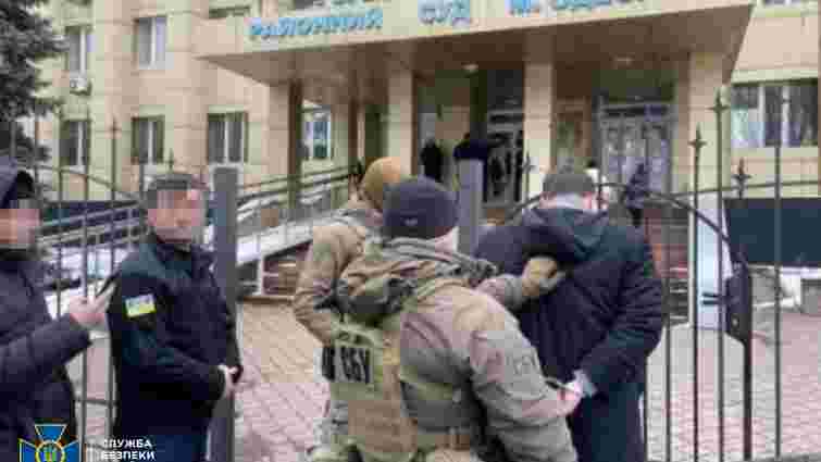 ​В Одесі помічник судді попереджав підозрюваних про обшуки