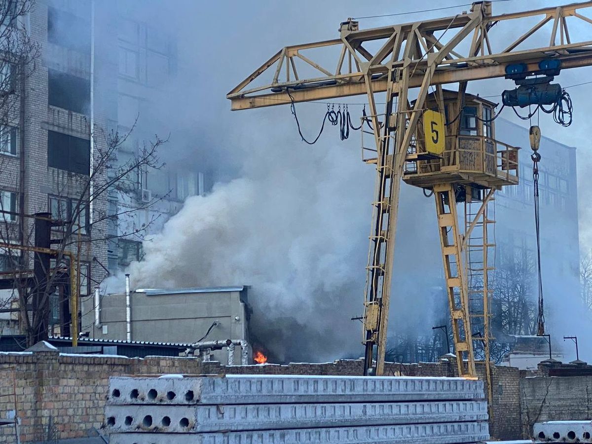 На території колишнього заводу у Києві вибухнув газовий балон