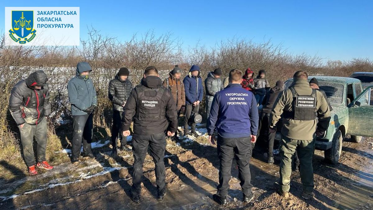 Поліція затримала шістьох переправників ухилянтів біля кордону на Закарпатті