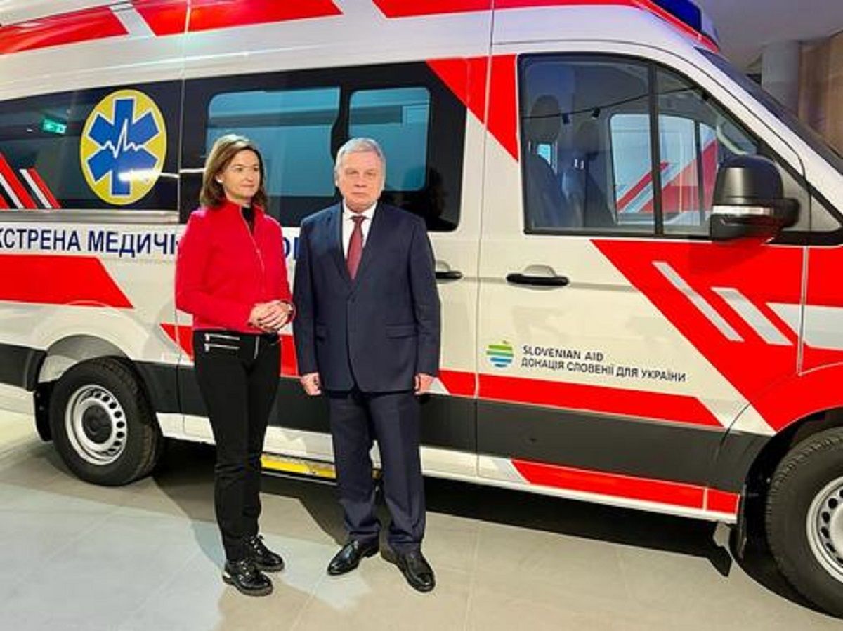 Словенія передала львівським медикам реанімобілі найвищого класу