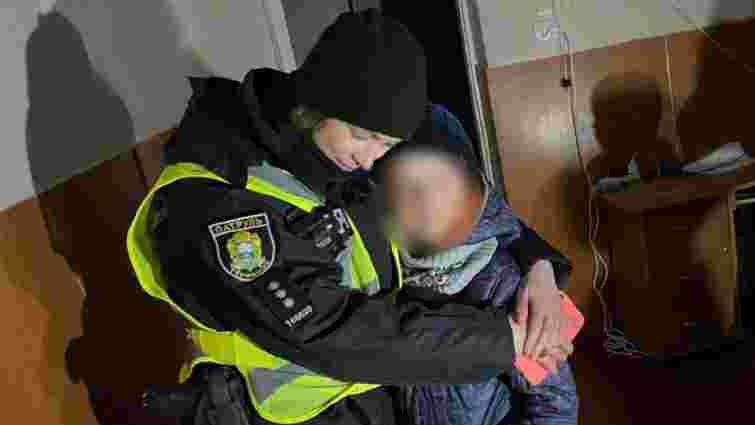 Поліція склала протокол на мешканку Тернополя, син якої просив у знайомих поїсти