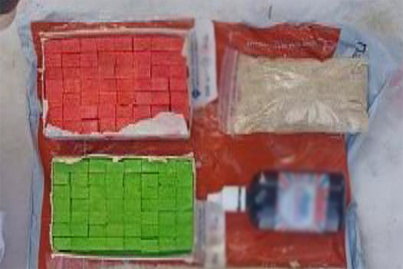 Наркотики, знайдені полцією під час обшуків (фото поліції)