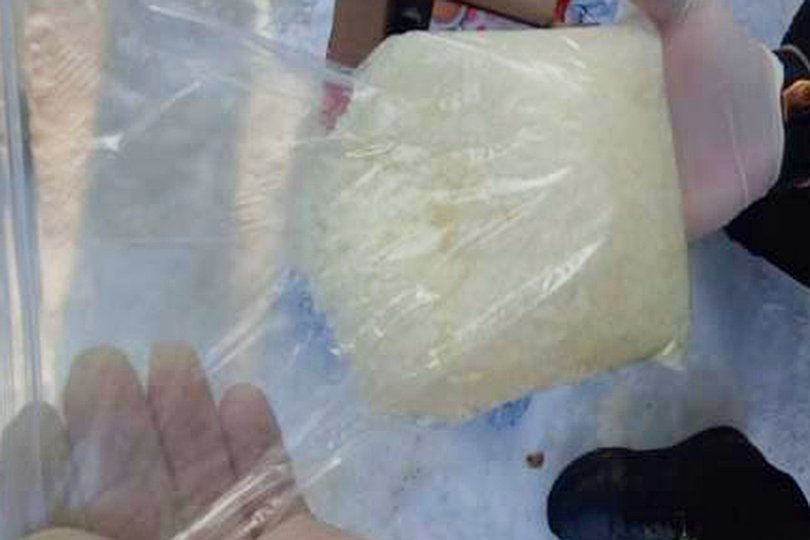 Наркотики, знайдені полцією під час обшуків (фото поліції)