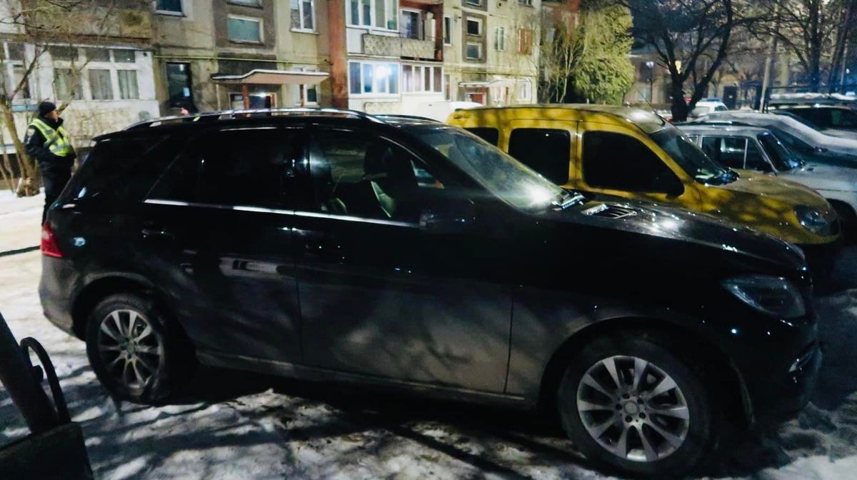 Водій позашляховика збив 29-річну жінку на переході в Коломиї та втік