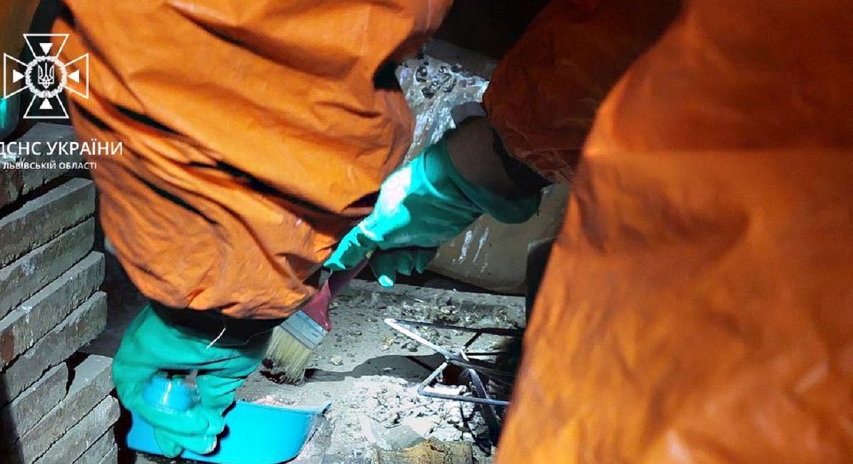 У житловому будинку у Львові рятувальники зібрали 2,8 кг розлитої ртуті