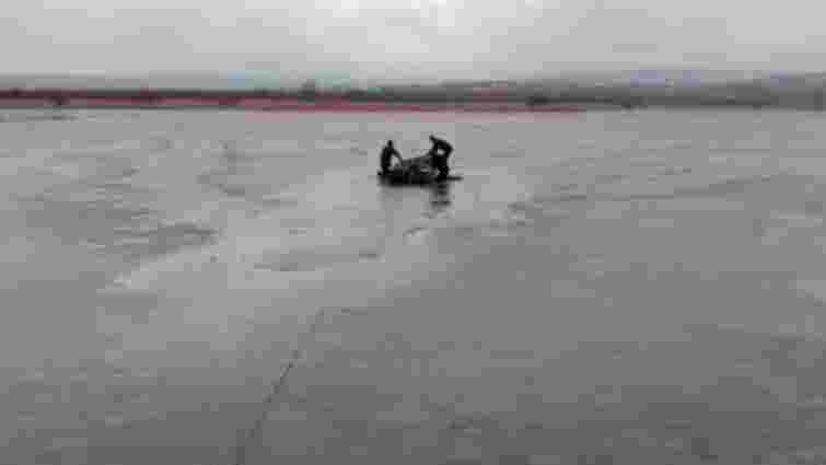 42-річний рибалка загинув, провалившись під лід на ставку біля Чернівців