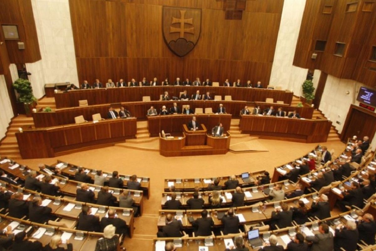 Парламент Словаччини визнав чинну російську владу терористичним режимом