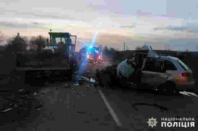Троє людей загинули внаслідок ДТП з автогрейдером біля Старокостянтинова