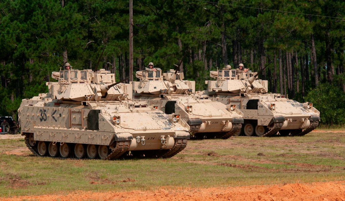 Перший батальйон ЗСУ завершив навчання на американських БМП Bradley