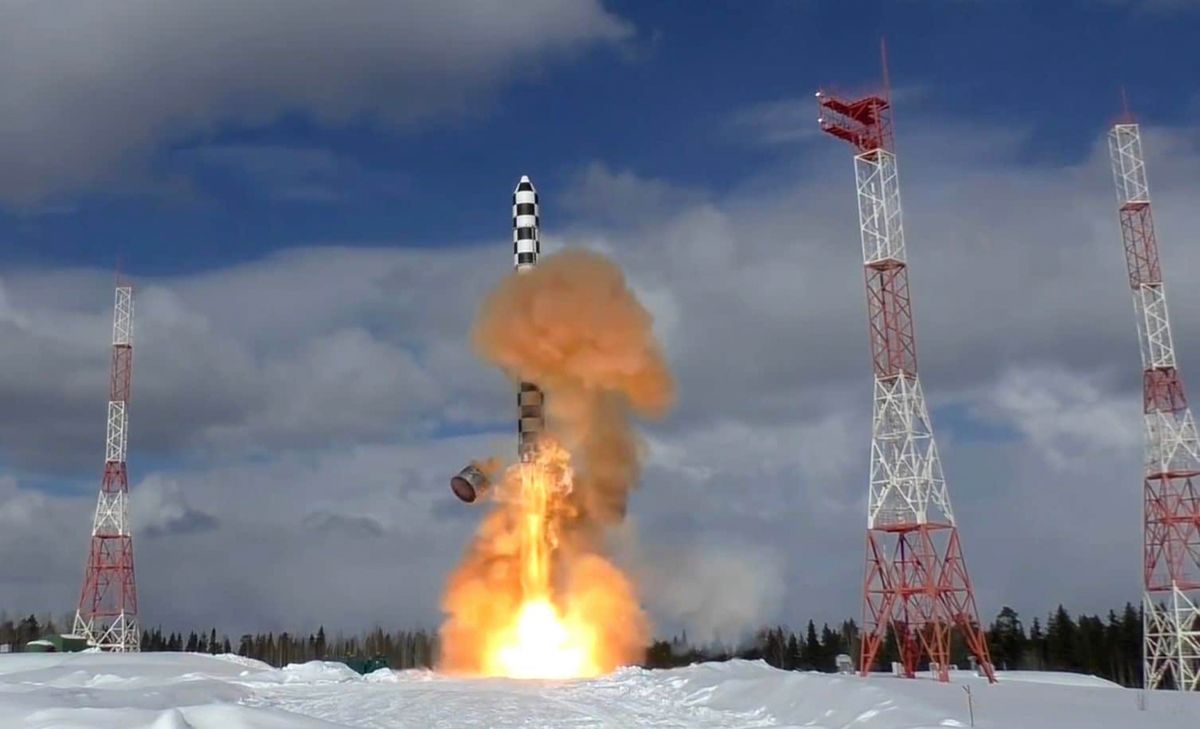 Під час візиту Байдена до Києва РФ невдало запустила ракету «Сармат», – CNN