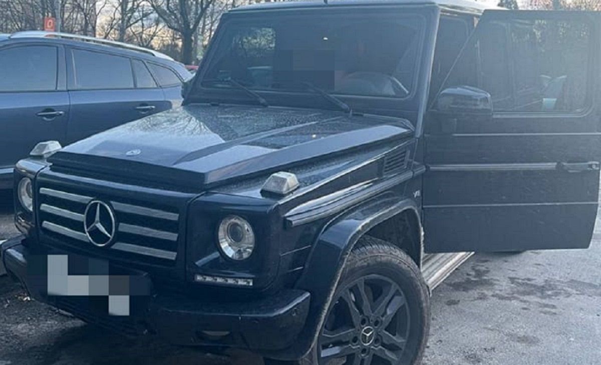 Поліція зупинила 15-річного львів'янина за кермом Mercedes Gelandewagen