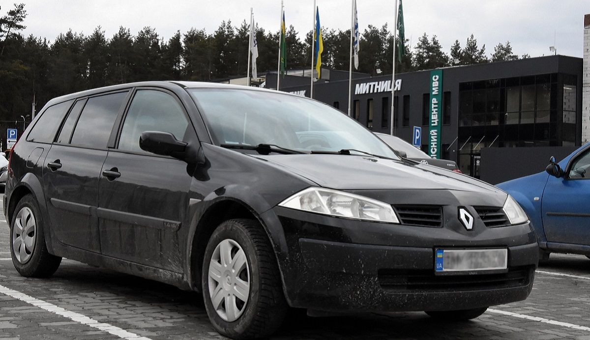 У сервісному центрі МВС на Львівщині хотіли зареєструвати авто з підробленим техпаспортом