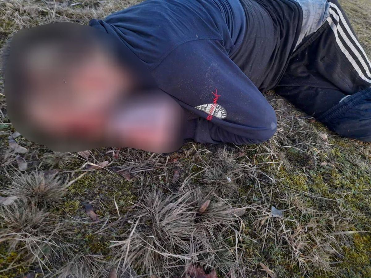 На Рівненщині група чоловіків побила односельчанина і залишила помирати