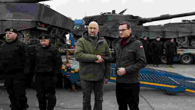 Шмигаль показав фото і відео польських танків Leopard в Україні