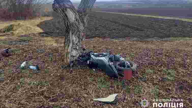 15-річний мотоцикліст загинув внаслідок зіткнення з деревом на Буковині