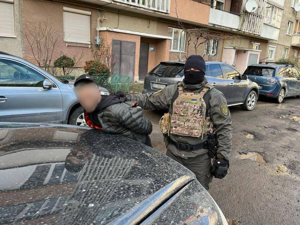 Поліція затримала трьох наркодилерів під час продажу PVP у Мукачеві 