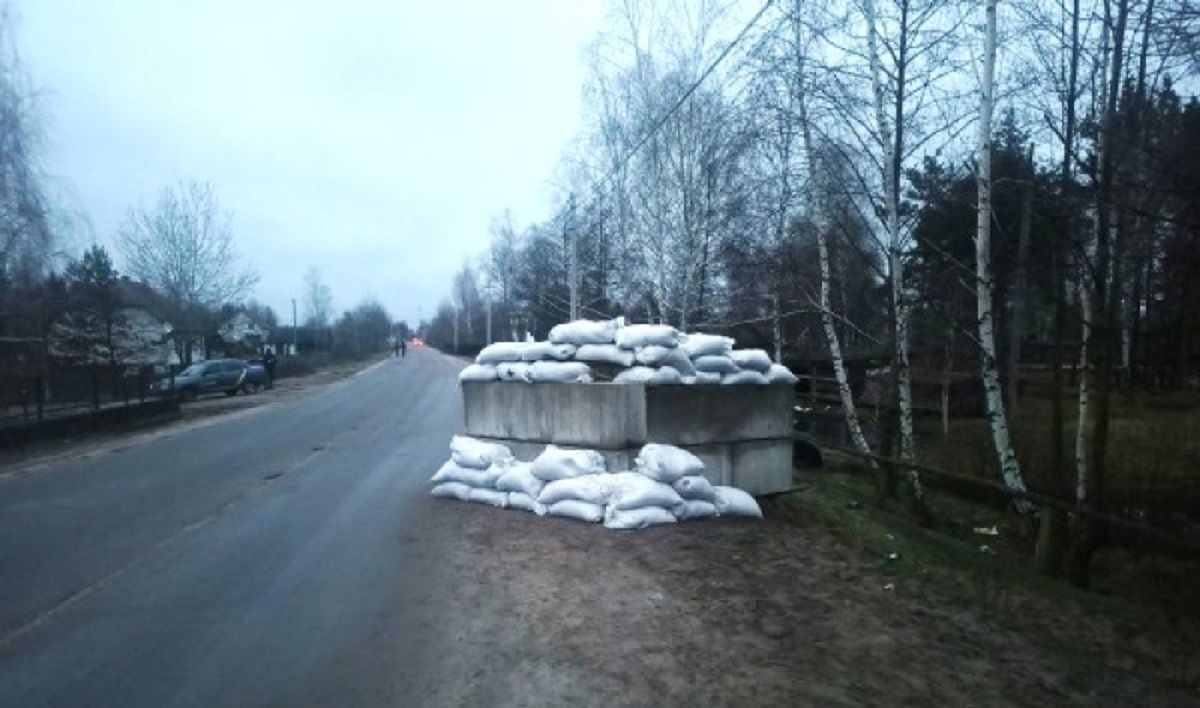 Мешканець Рівненщини трактором навмисно зніс оборонні укріплення