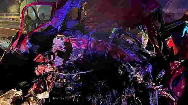 22-річний водій легковика загинув внаслідок ДТП з вантажівкою біля Рівного
