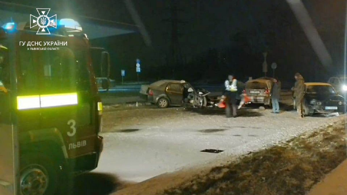 У потрійній ДТП у Львові постраждали двоє людей
