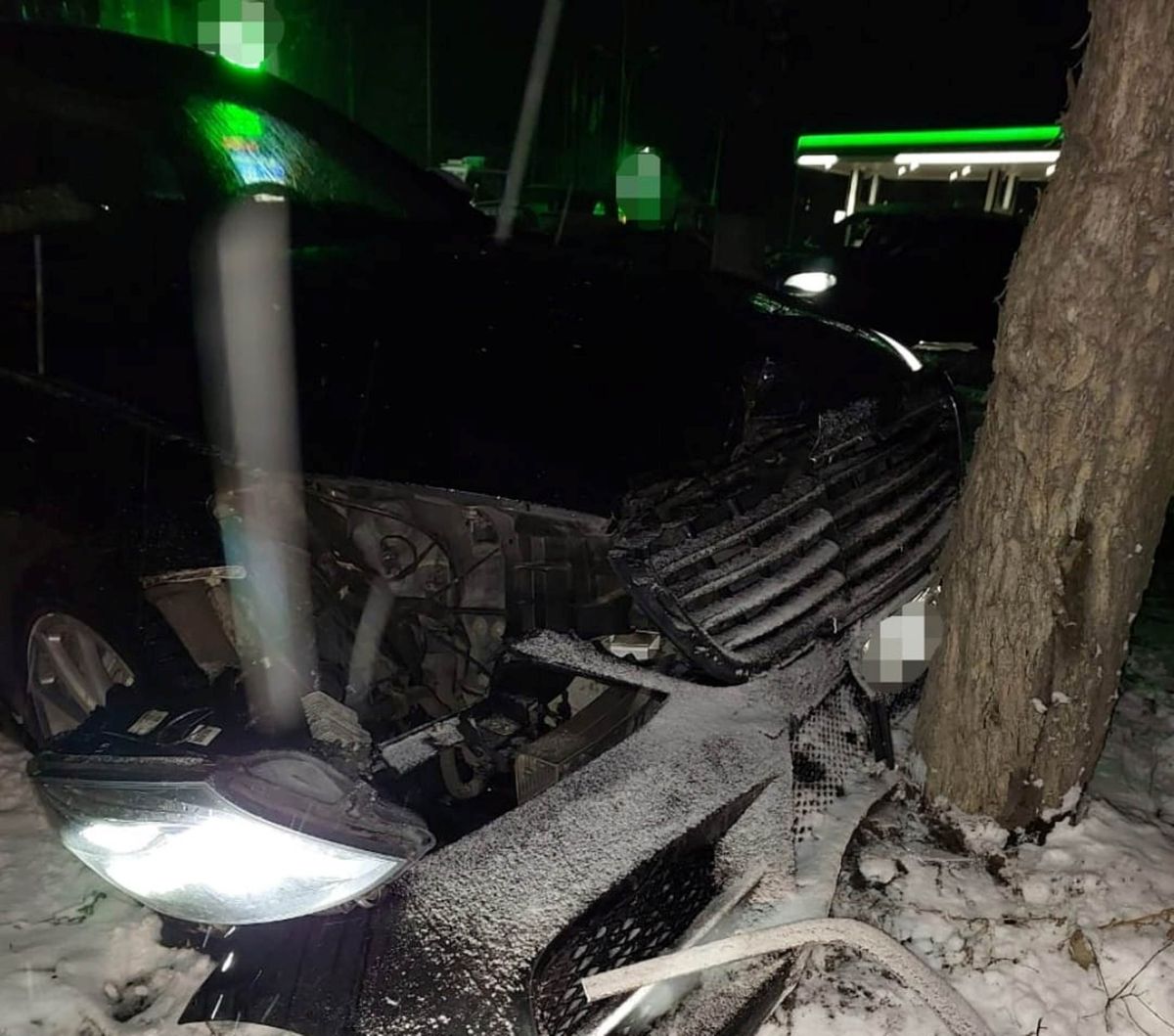 П'яна 26-річна водійка в’їхала у дерево в Івано-Франківську