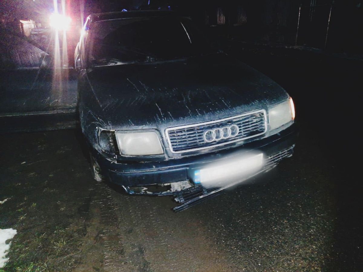 Водій Audi переїхав лежачого 53-річного чоловіка неподалік Івано-Франківська