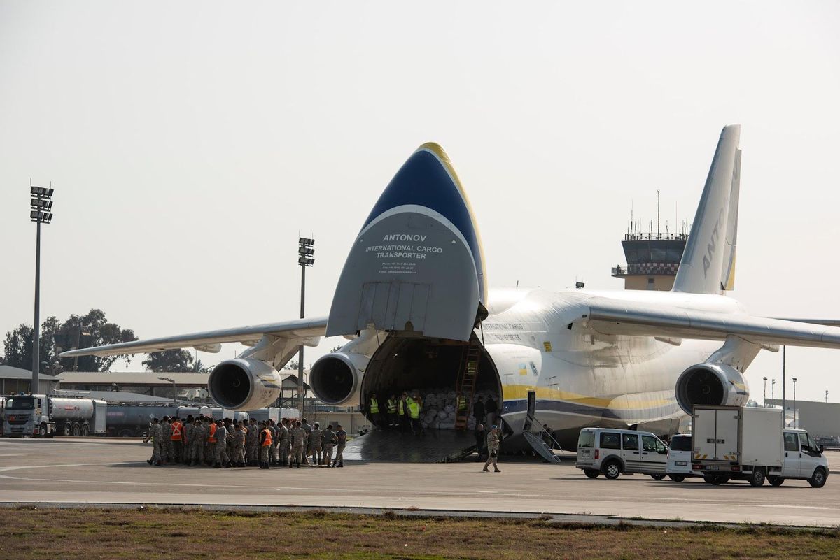 Україна передала Туреччині понад 100 тонн гуманітарної допомоги