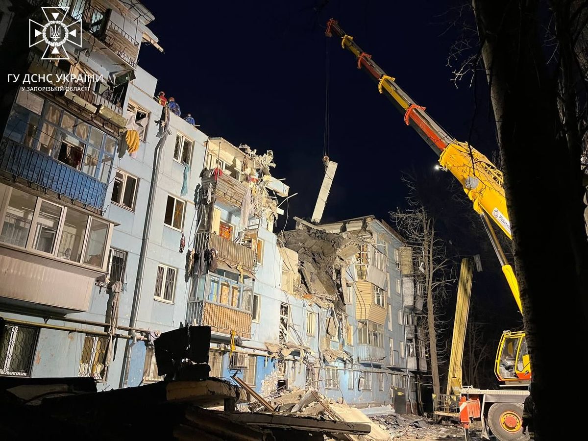Кількість загиблих від ракетного удару по будинку в Запоріжжі зросла до 10