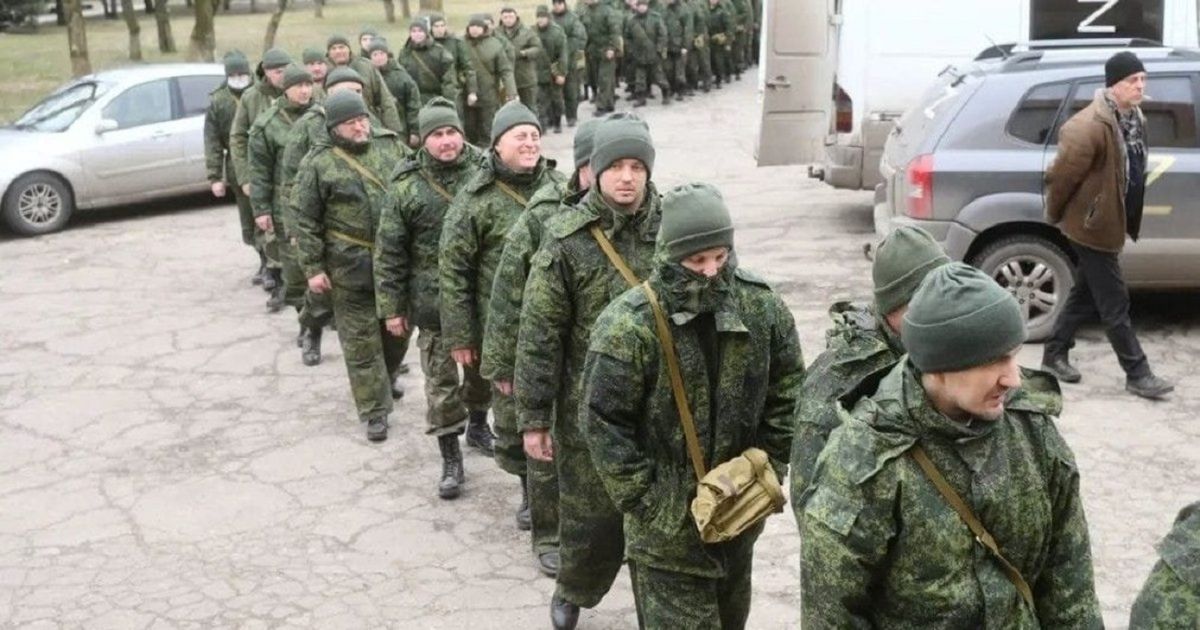 Британська розвідка розповіла, як «мобіків» з РФ відправили на штурм з саперними лопатами