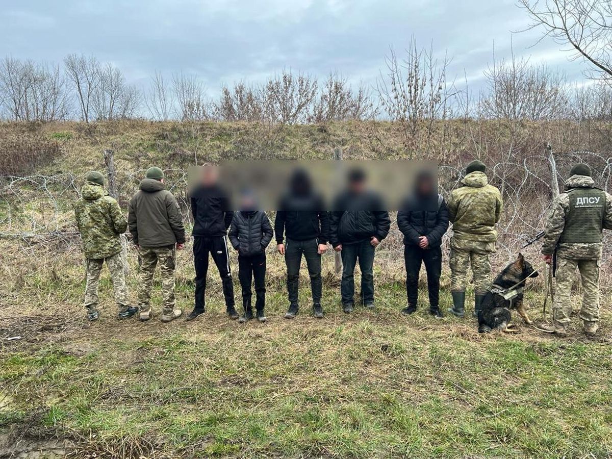Троє ухилянтів намагалися переплисти Тису човном і втекти в Угорщину