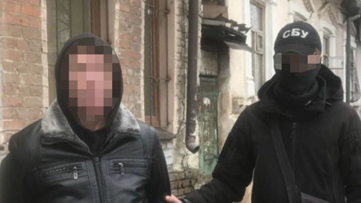 СБУ затримала чоловіка, який передавав росіянам координати торгових центрів