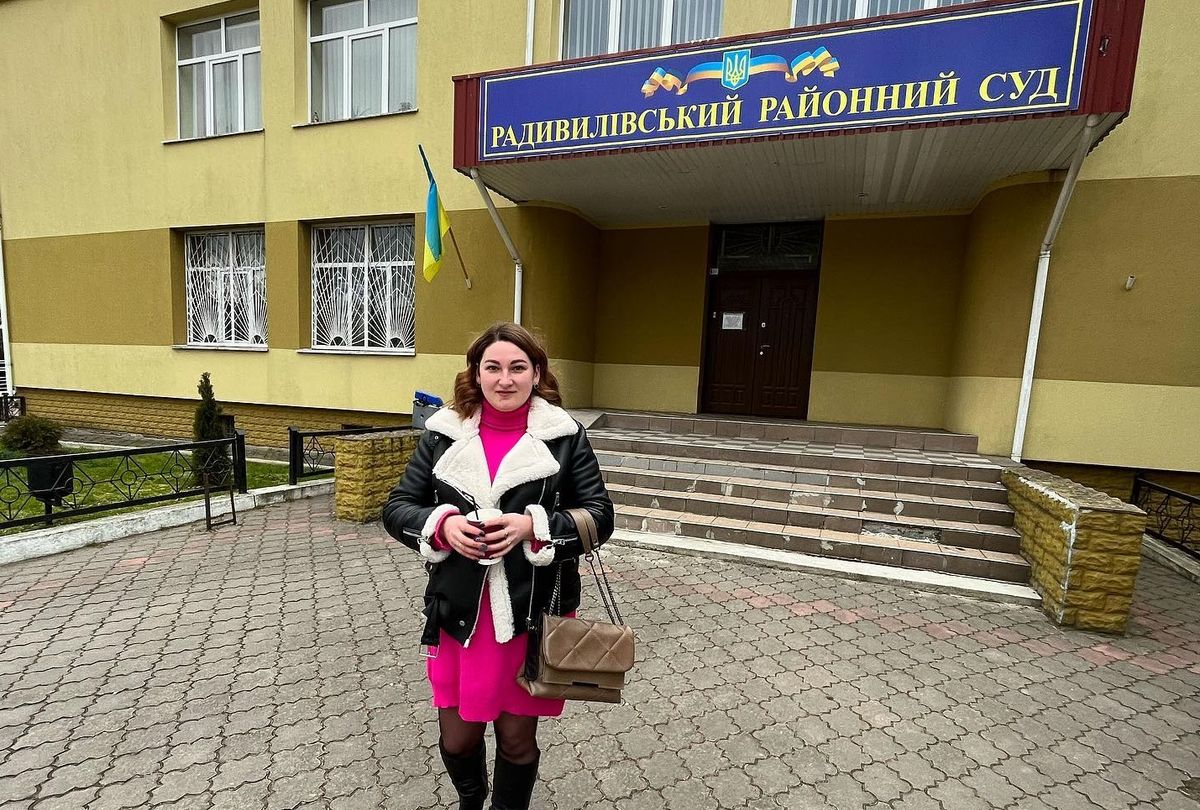 Звільнена за фото в купальнику вихователька з Рівненщини виграла суд
