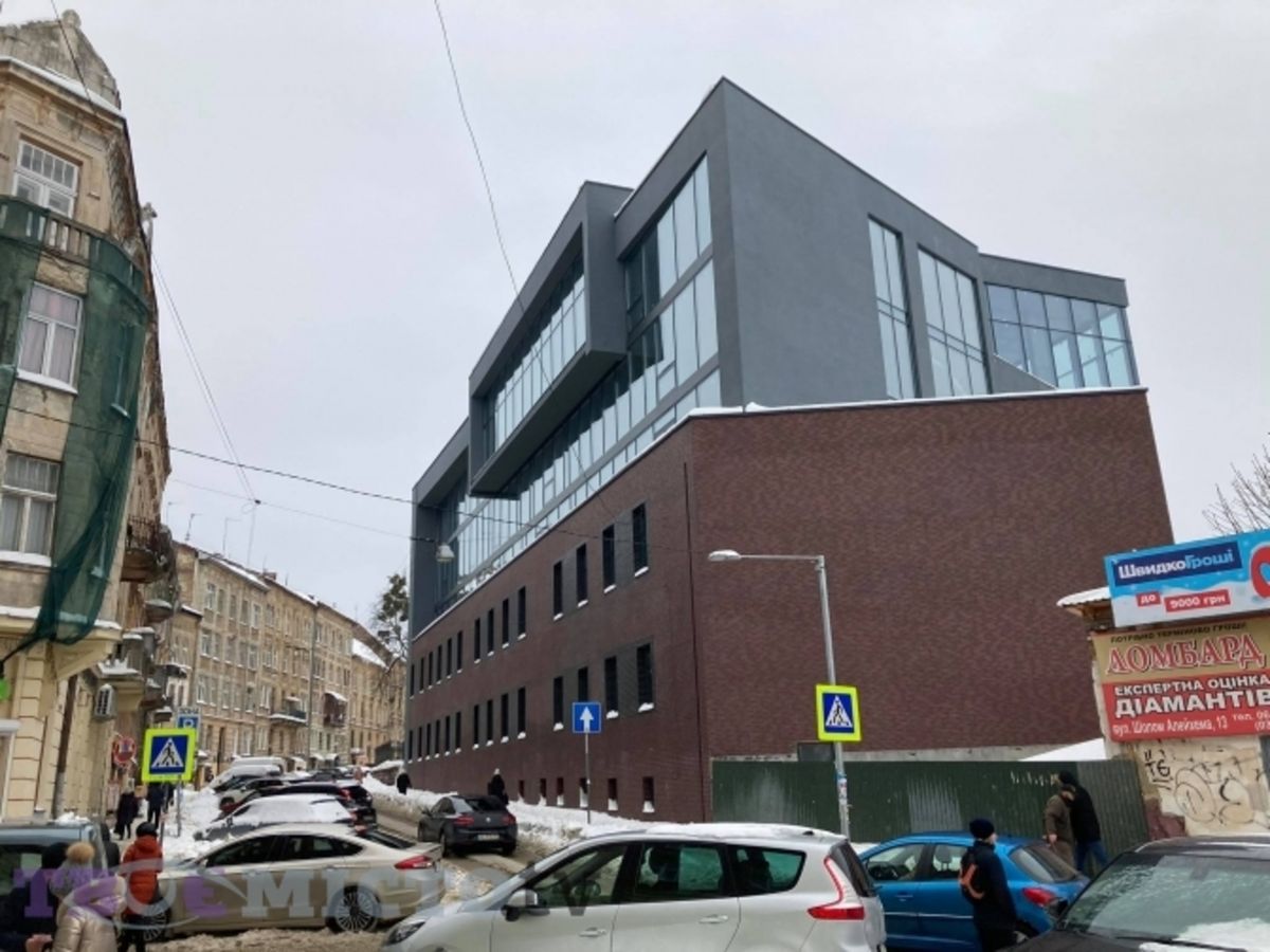 Прокуратура розслідує виведення з комунальної власності двох будівель львівської лікарні