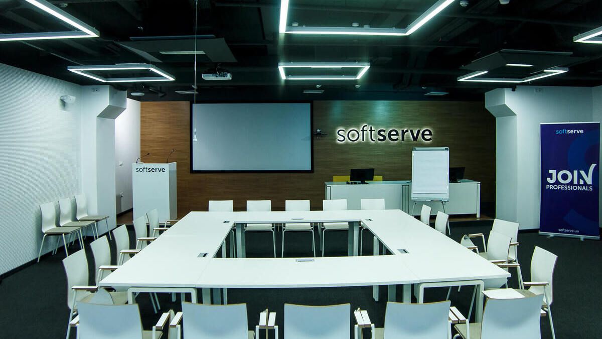 Львівська компанія SoftServe втратила 1700 працівників в Україні через релокейт