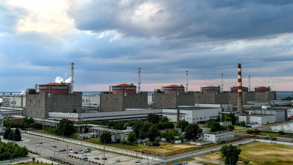 Запорізька АЕС була знеструмлена 10 годин через російські обстріли 