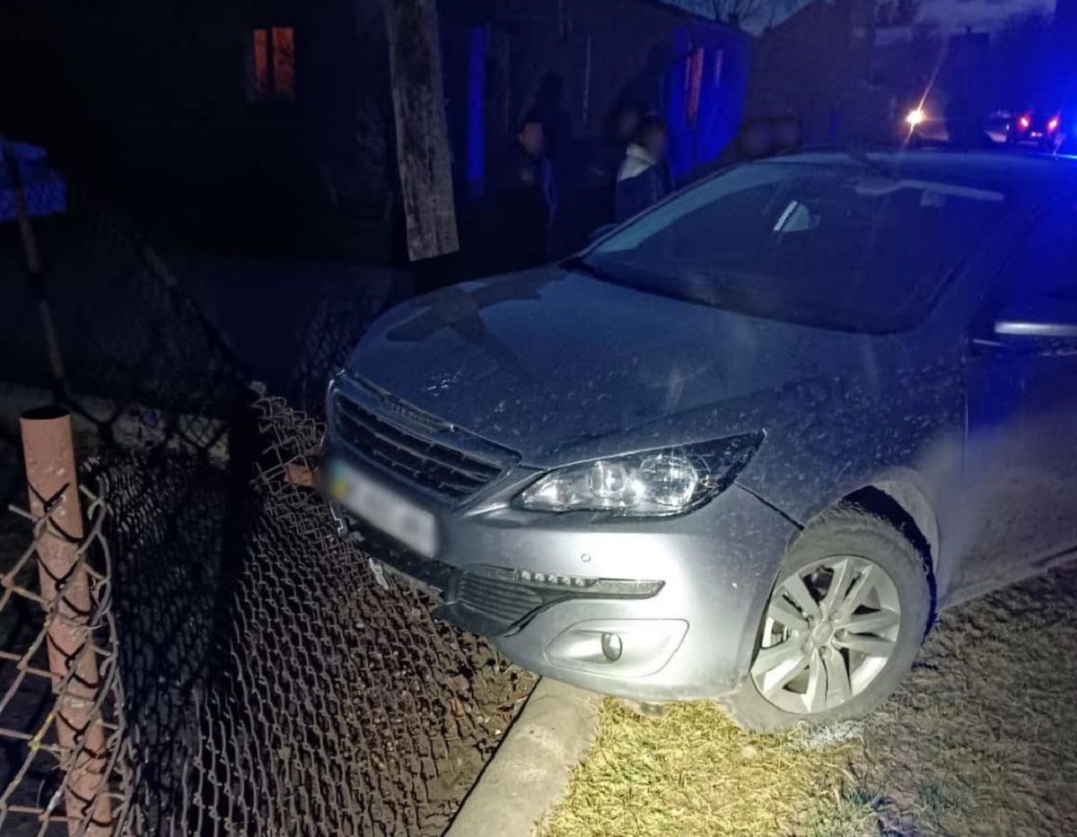 У Дубні п'яна 60-річна водійка вчинила ДТП на очах в патрульних 