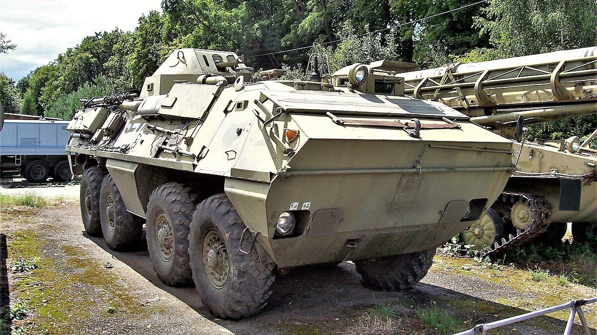 Мешканці Яворівщини купили плавучий БТР для своїх земляків у ТрО
