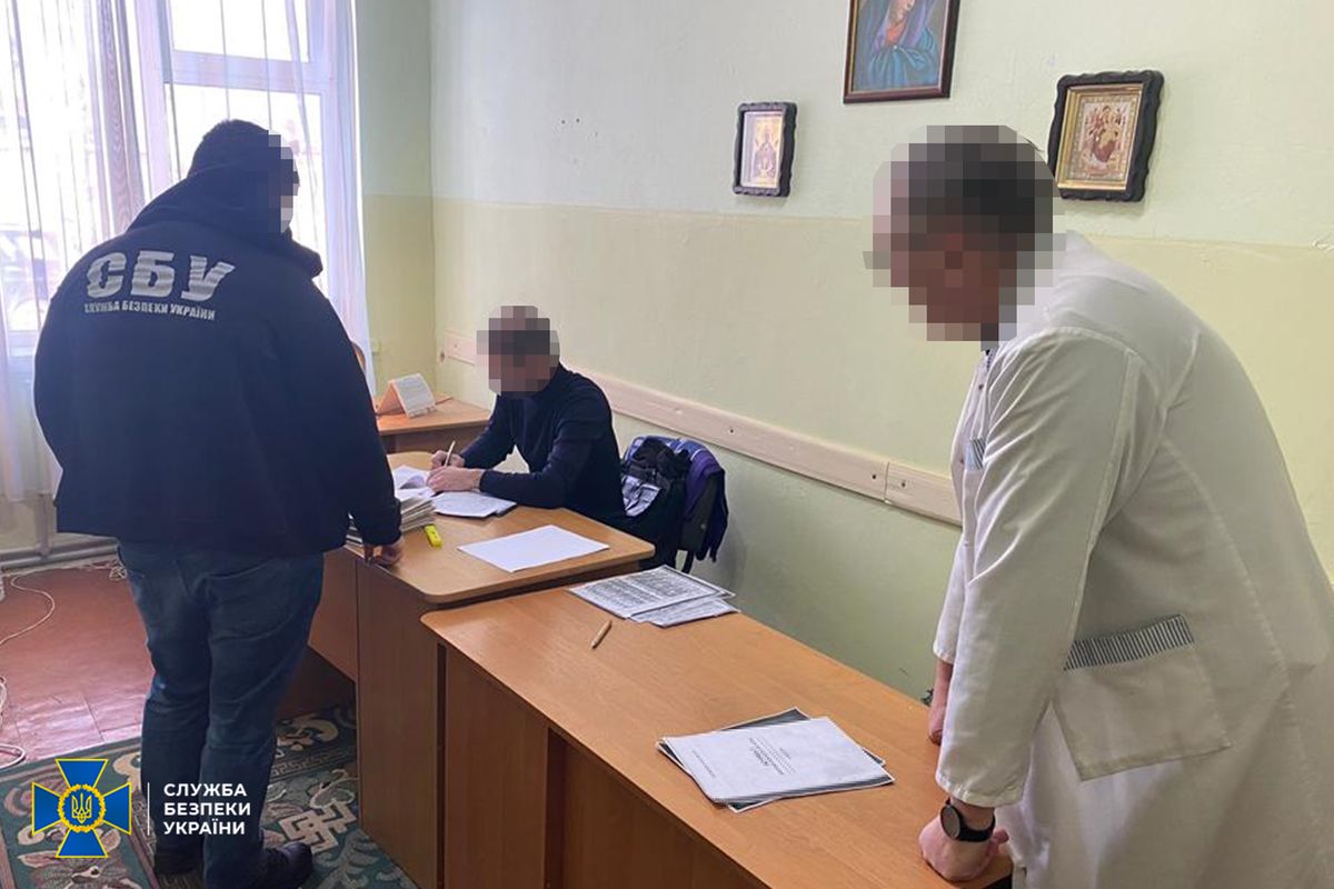 Медсестру із Калуша з родичем затримали за оформлення інвалідності для ухилянтів