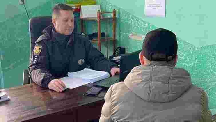 Поліція затримала 56-річного мешканця Стрия під час продажу пістолета
