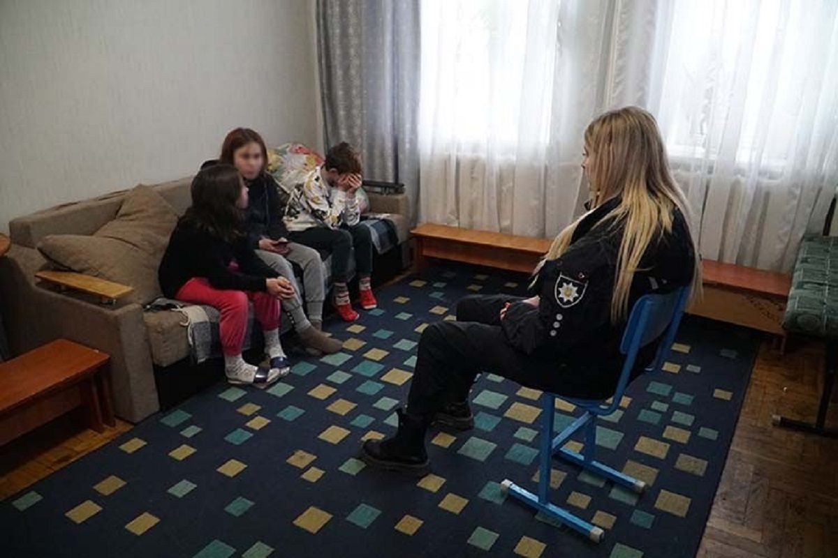 Троє дітей з Хмельниччини втекли потягом у Тернопіль від п'яних батьків 