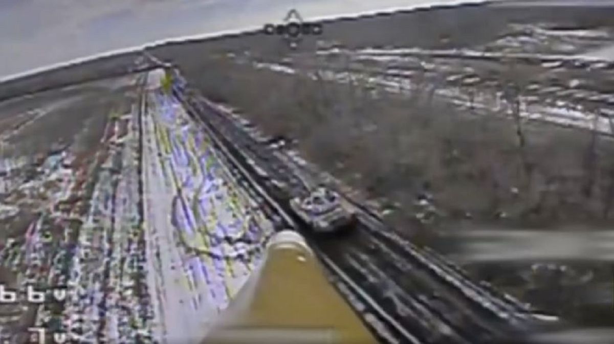СБУ показала, як спецпризначенці дроном знищили російський танк