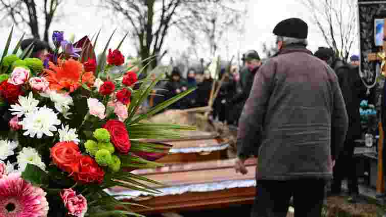 На Золочівщині поховали п’ятьох загиблих внаслідок ракетного удару односельців