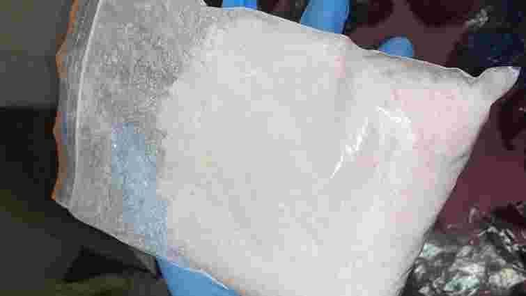Поліцейські вилучили наркотиків на 2 млн грн у торговця з Луцька