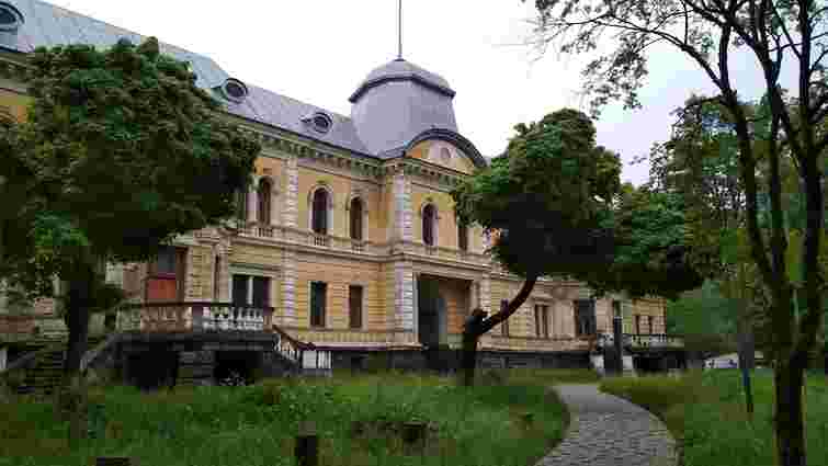 За німецькі гроші у Скольому відреставрують палац Гредлів XIX ст.