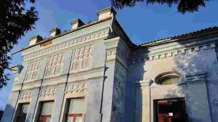 Львів’янка купила на аукціоні занедбаний палац на Поділлі