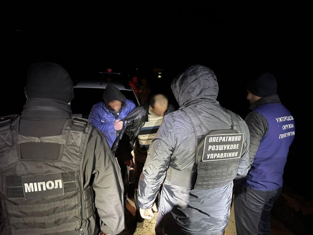 Провідник ухилянтів під час втечі від поліції стрибнув в озеро поблизу Ужгорода