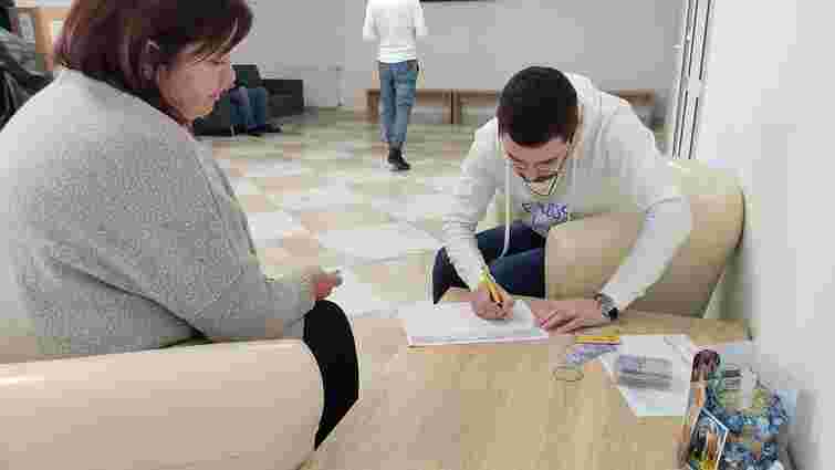У Львові біженцям роздають сертифікати на продукти в супермаркеті