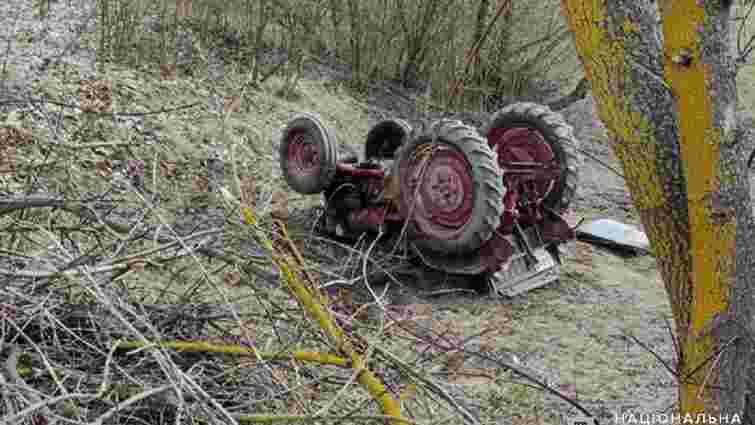 61-річний селянин загинув внаслідок перекидання трактора на Хмельниччині