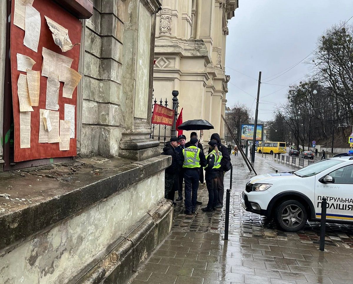 У Львові через комуністичну символіку на знімальному майданчику викликали поліцію 