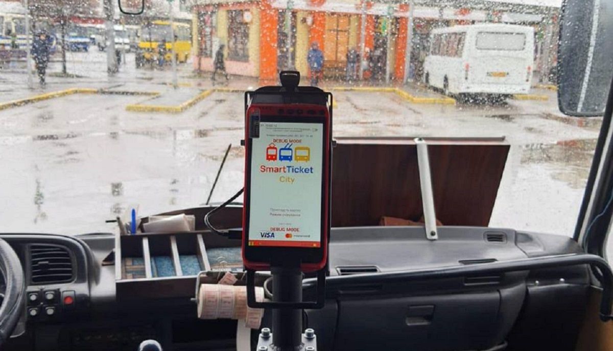 У приміських і міжміських автобусах Львівщини почали встановлювати валідатори для e-квитка